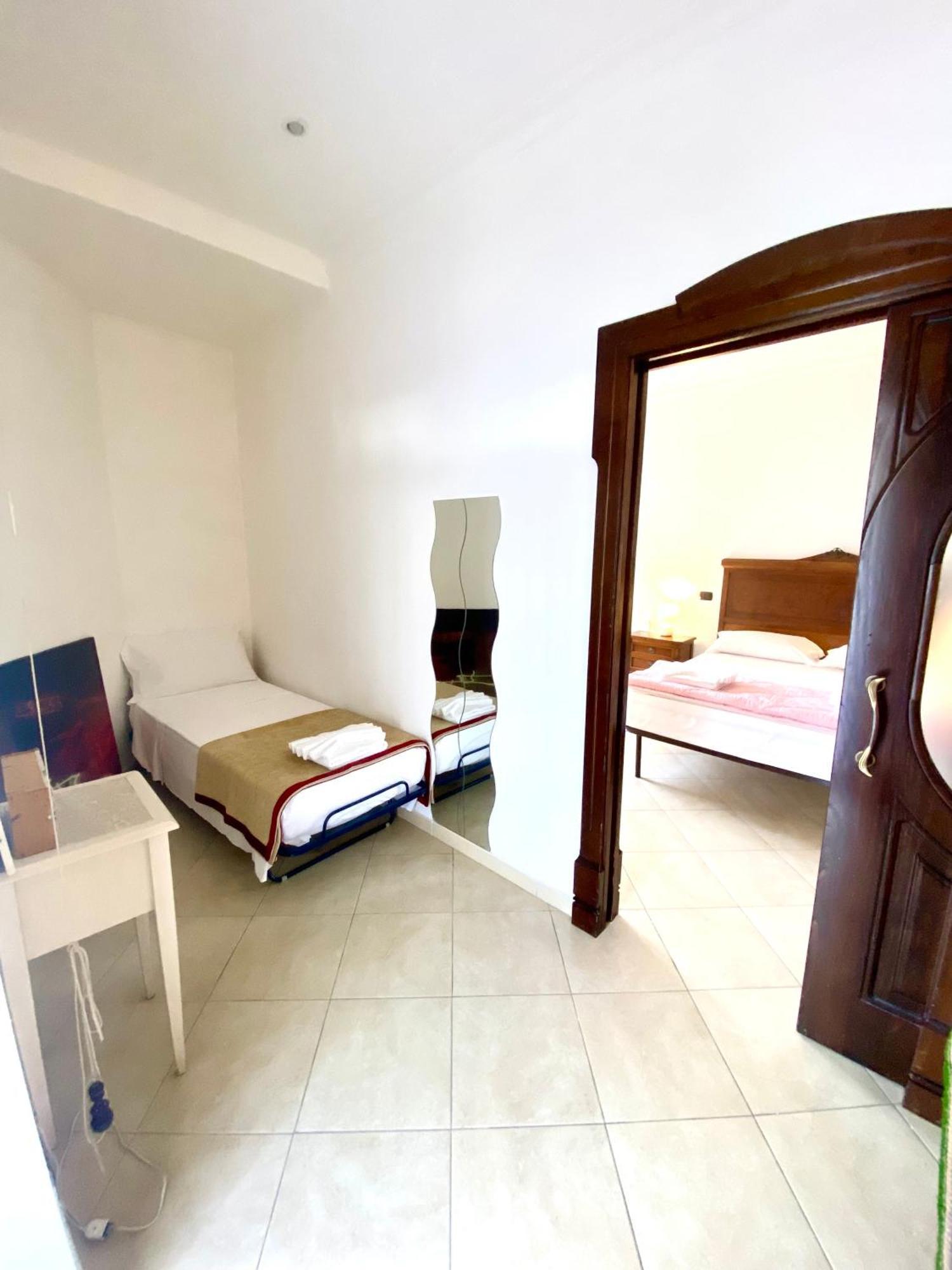 Guest house Matrimoniale Con Terrazzo Naples
